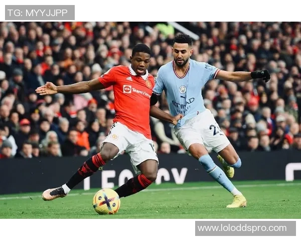 英超激战：莱比锡与波尔图战成平局争议判罚引发全场热议